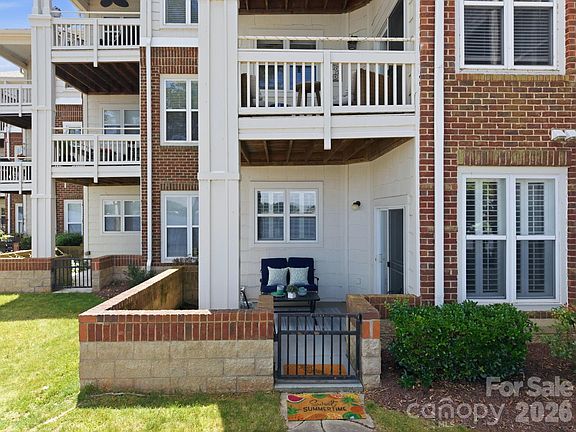2nd image of 915 Northeast Dr Unit 4