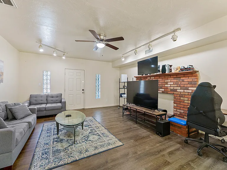 535 S Temple St #1 — Photo 6