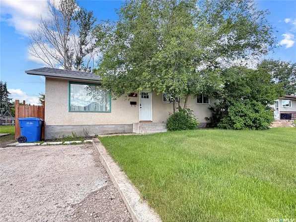 1321 108th STREET, North Battleford, SK S9A 2B6