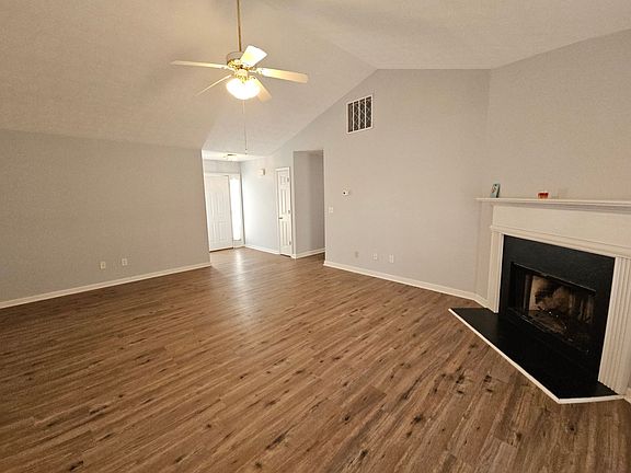 4th image of 4037 Monarch Dr