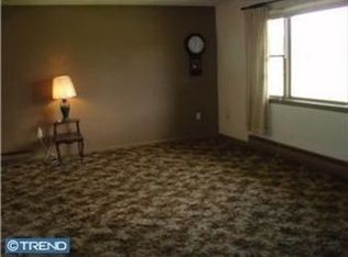 90 N Windy Mansion Rd, Reinholds, PA 17569