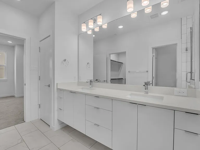 2314 N Carroll Ave #103 — Photo 6