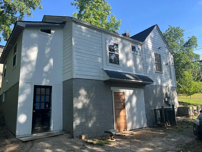 301 Dunstan Ave — Photo 3