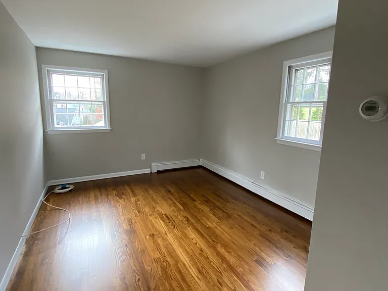 135 Millport Ave — Photo 7