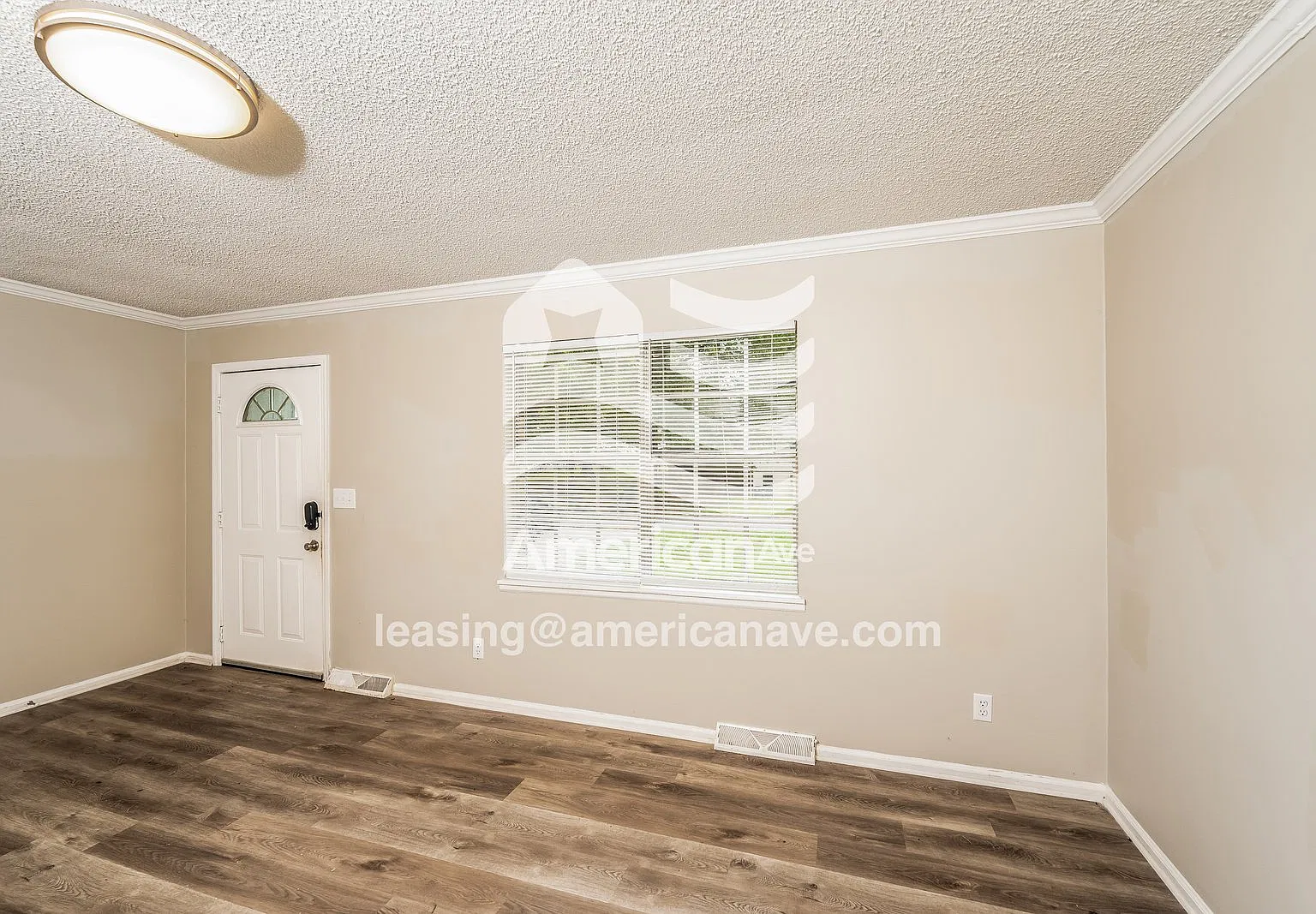 3 bed, 2.0 bath, 1076 sqft, $1,575 — Photo 2