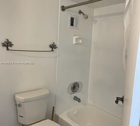 2nd image of 555 NE 15th St APT 415