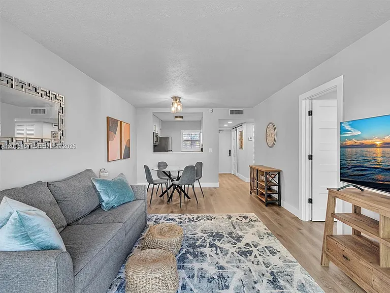 9340 Lagoon Pl #303 — Photo 19