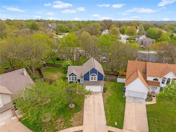 12317 S Alcan St, Olathe, KS 66062