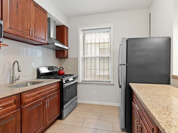 28 Lefferts Avenue image 2 of 9