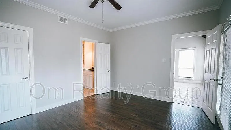 2 bed, 2.0 bath, 997 sqft, $2,100 — Photo 2