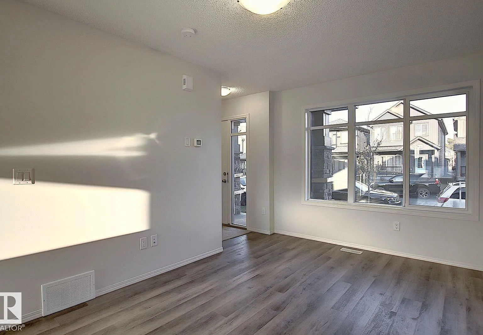 3 bed, 2.5 bath, 1148 sqft, $2,200 — Photo 3