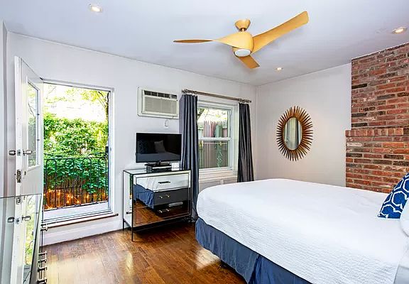 5th image of 311 W 83rd St APT B