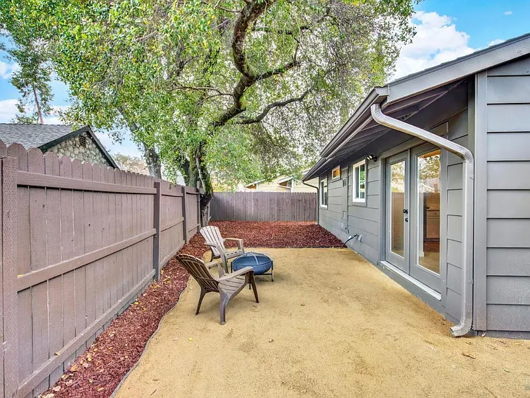 6610 Oak Leaf Ct — Photo 32