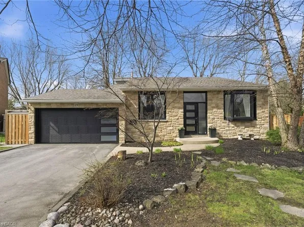 29 Melissa Cres, Hamilton, ON L9H 7C5