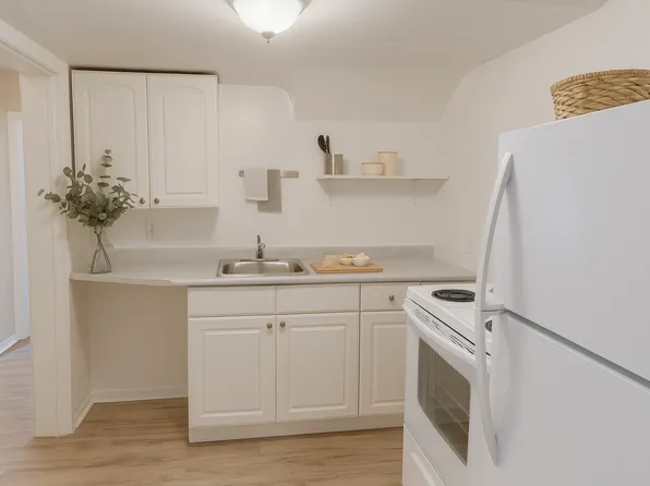 217 Laurier Ave E #6, Ottawa, ON K1N 6P1