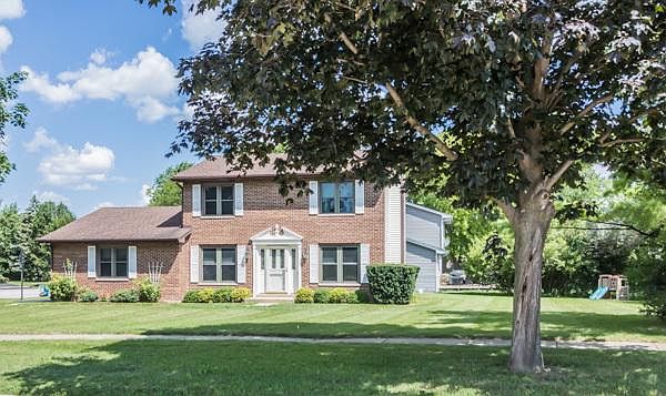 1st image of 381 Tanoak Ct