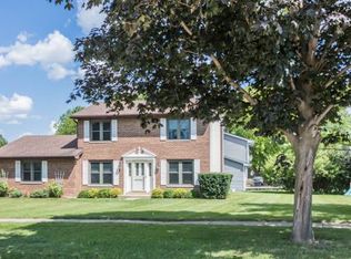 381 Tanoak Ct, Bartlett, IL