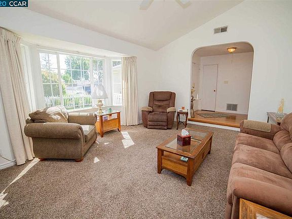 4th image of 2338 Minaret Dr