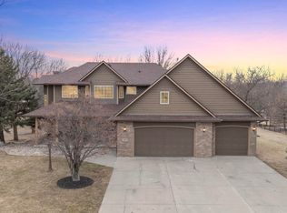 1601 S Sierra Cir, Sioux Falls, SD 57110