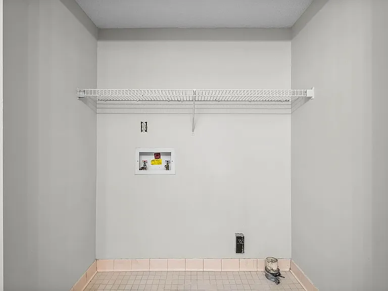 Laundry room with washer/dryer hookups