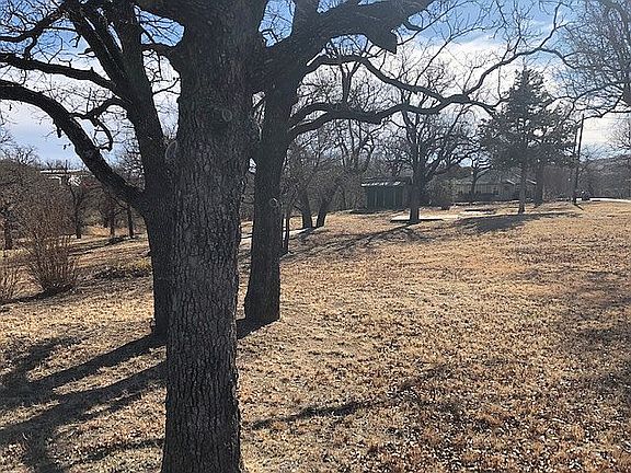4th image of 101 Longhorn Ave