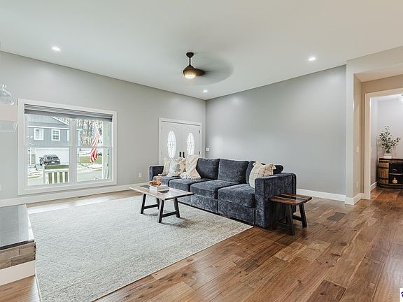 3rd image of 113 Ashwood Ave