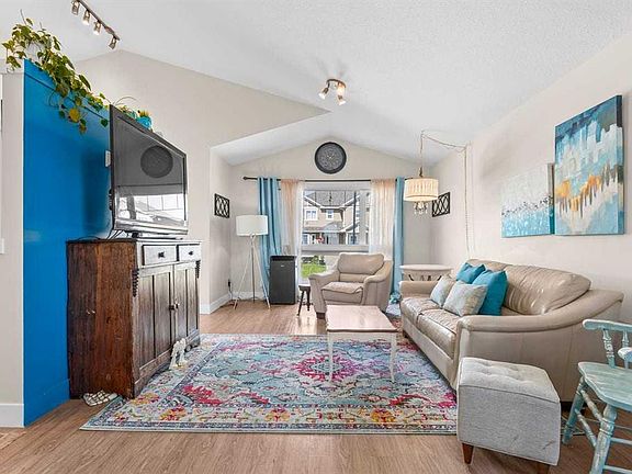 5th image of 317 McLeod Cres W