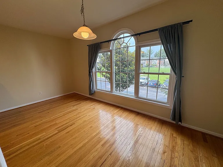 3046 Crystal Spring Ln — Photo 8