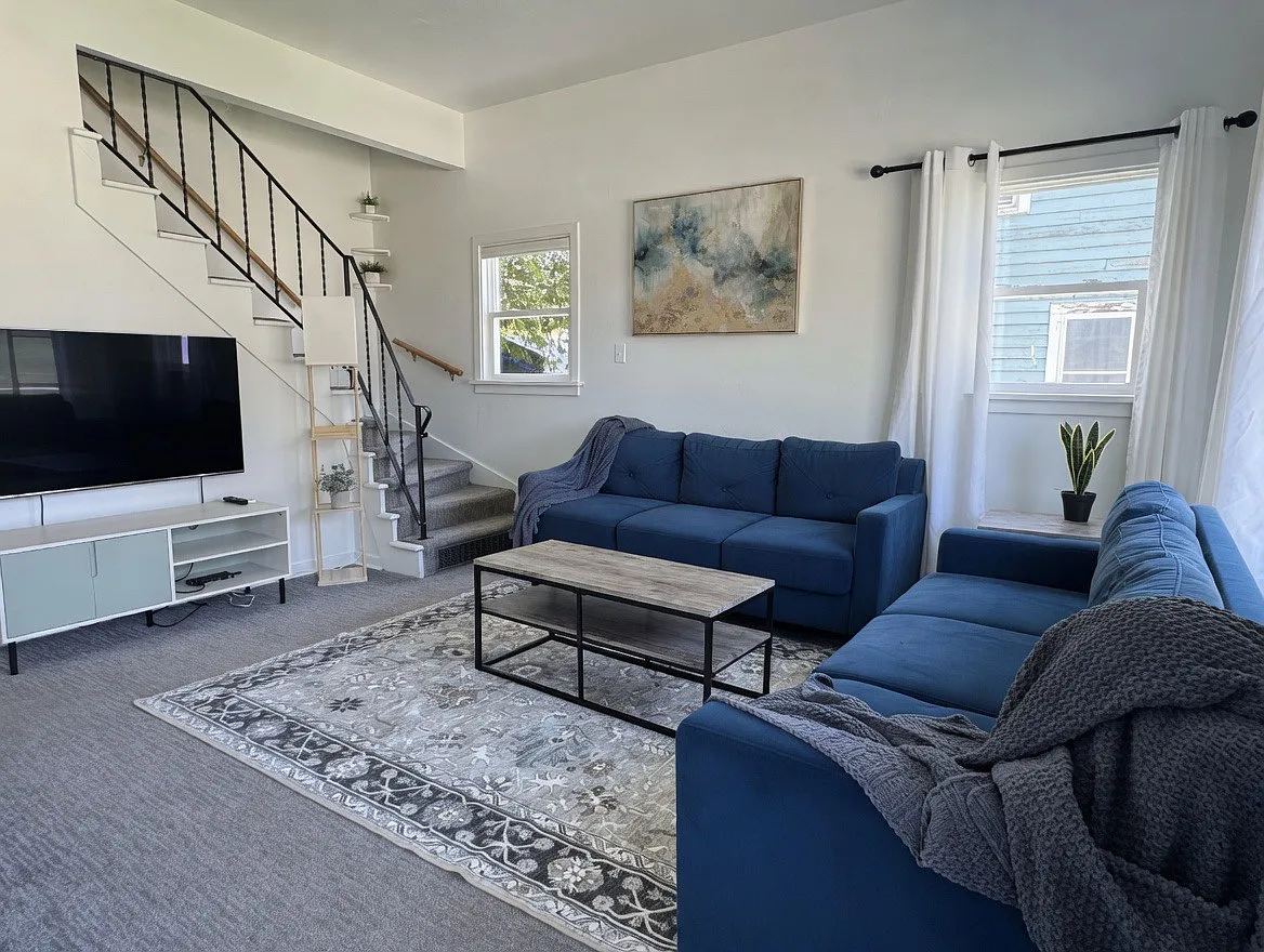 3 bed, 935 sqft, $1,895 — Photo 2