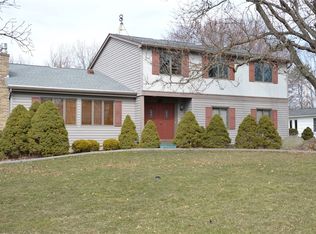 210 Viennawood Dr, Rochester, NY 14618