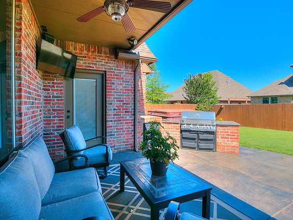 5th image of 1509 SW 134th Ter
