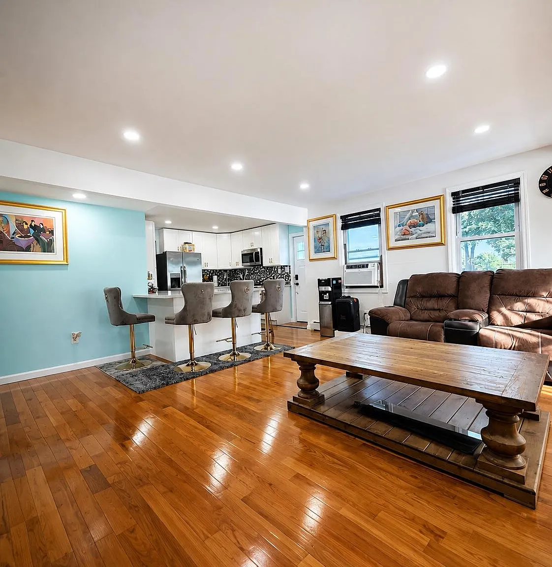 3 bed, 2.0 bath, 1562 sqft, $4,000 — Photo 2