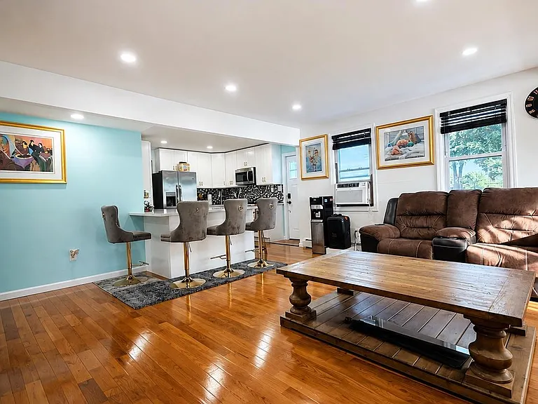 2 Lee Ct — Photo 2