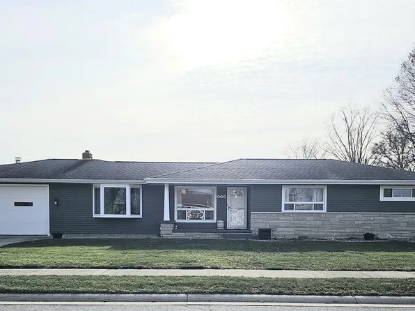 526 W Poplar Dr, Bremen, IN 46506