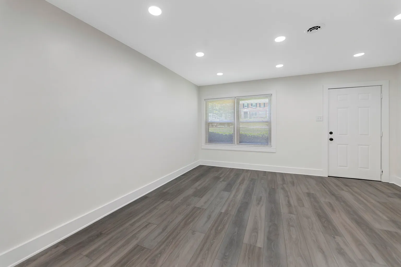 2 bed, 972 sqft, $1,750 — Photo 2