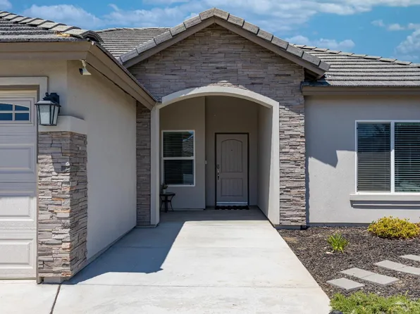 1317 Fair Oak Dr, Tehachapi, CA 93561