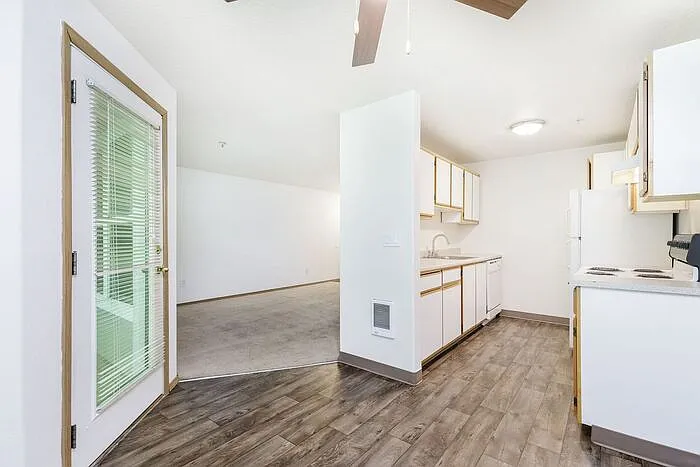 Building Photo - 18663 SW McClarey Dr #25