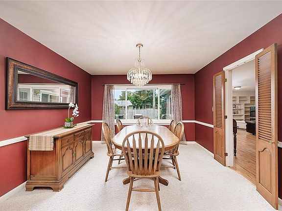 5th image of 1044 Delphinium Dr