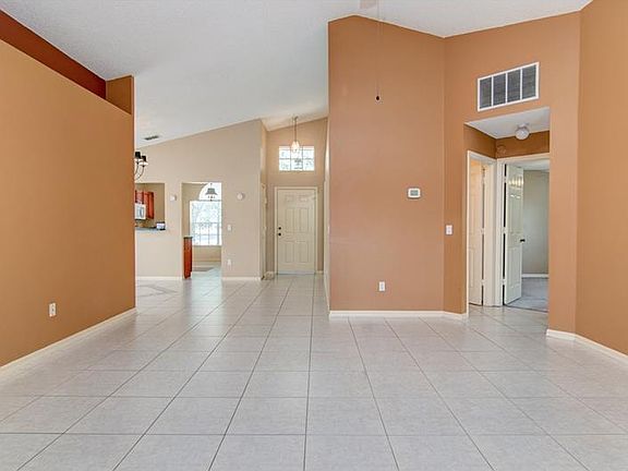 3rd image of 2735 Delcrest Dr