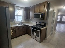 800 McFall Avenue, Studio 0 Bathroom