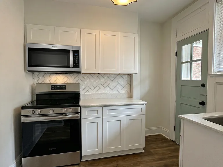 327 Washington St — Photo 5