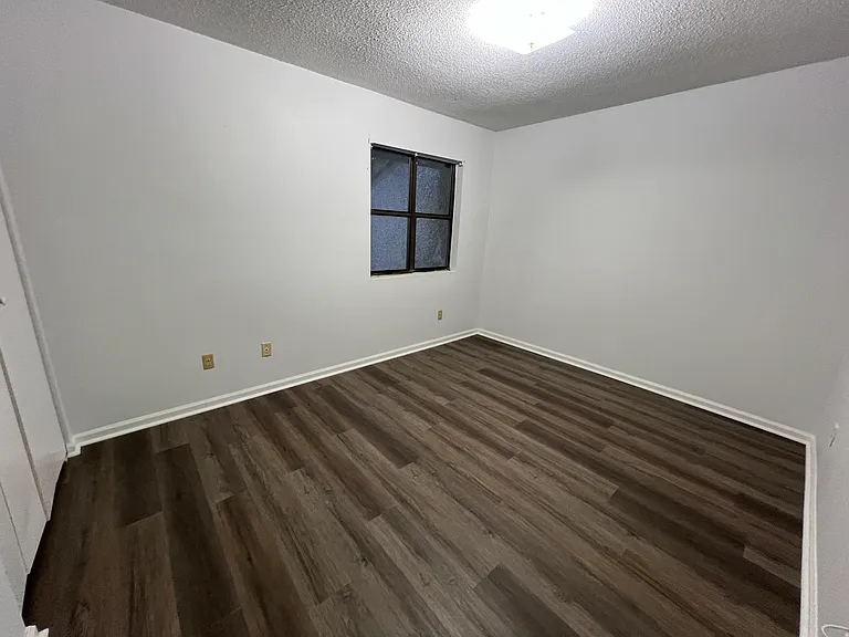 140 Freedom Ct #G — Photo 9