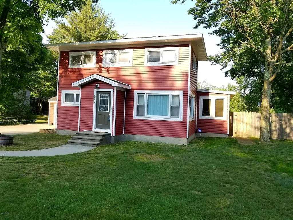6258 Henry St photo 1