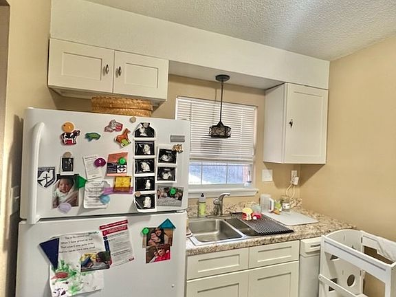 4th image of 607 Sunset Blvd W Unit B-a