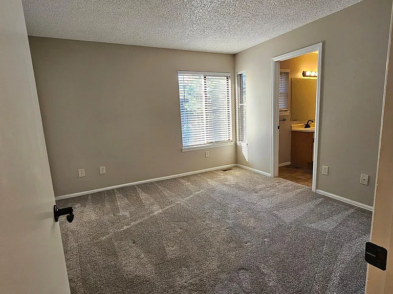945 Moorings Dr — Photo 7