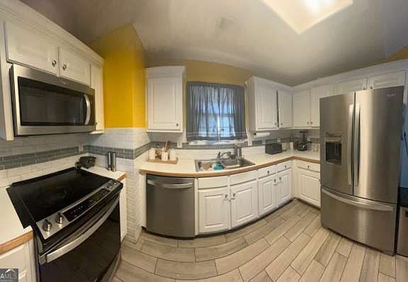 3rd image of 416 Corbin Ct