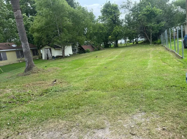 118 28th St N Lot 12, Texas City, TX 77590