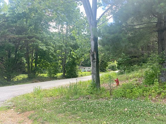 5th image of 15 Laylee Dr