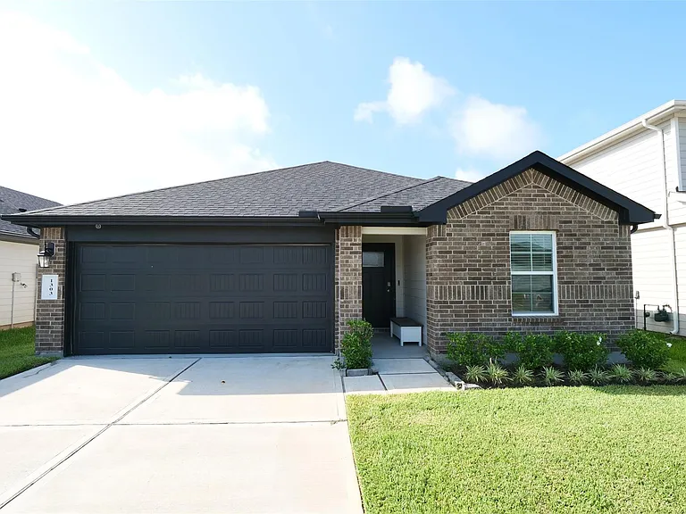 1303 Lucciola Ln — Photo 1