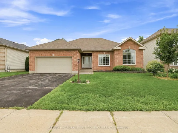 15 Baywood Dr, Ottawa, ON K2S 2G2